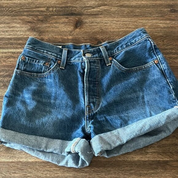 ARITZIA LEVIS 27 cut off Jean shorts 501